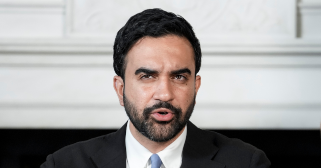 Ο Zohran Mamdani κατακεραυνώνει την επιβολή του νόμου σε διχαστικό μήνυμα για την Ημέρα της Ανεξαρτησίας: «Μασκαρισμένοι πράκτορες τρομοκρατούν τους δρόμους μας»