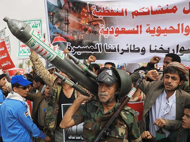 AP26198630293275 Title: Yemen Iran War Image ID: 26198630293275 Article: Houthi supporters hold a rally in