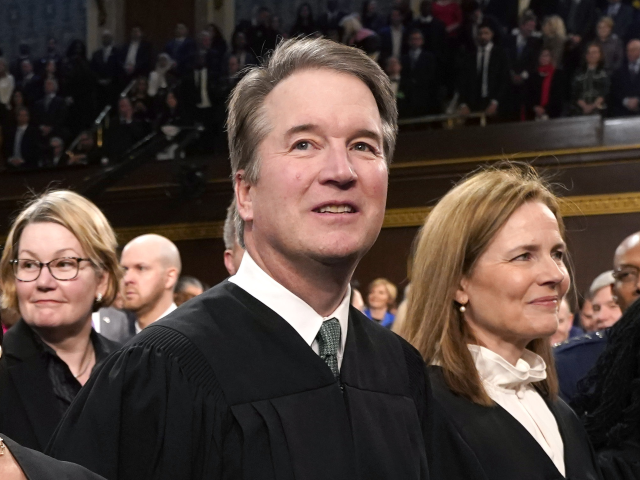 John Roberts, chief justice of the US Supreme Court, from left, Elena Kagan, associate jus
