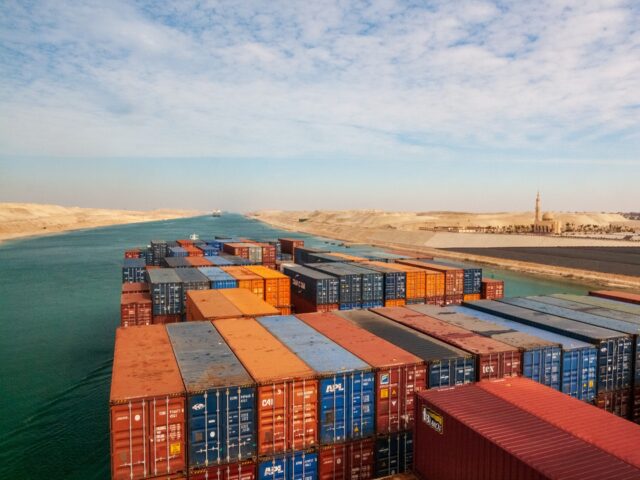 SUEZ CANAL, RED SEA, EGYPT - JANVIER 20: Passage on the outskirts of a new town not far fr