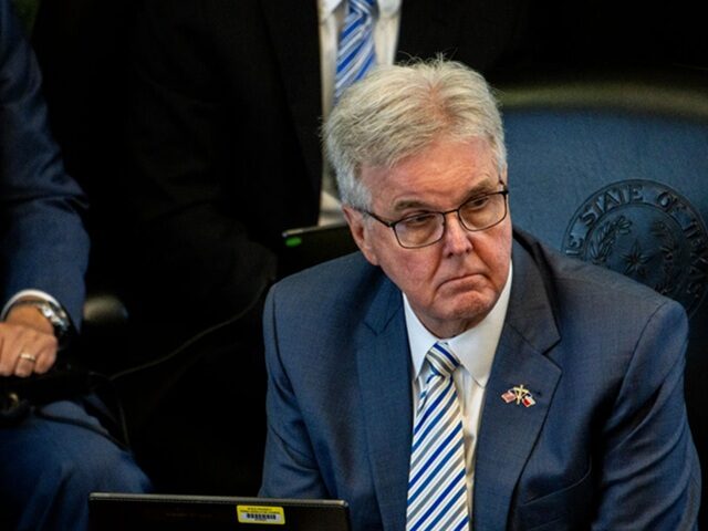 Dan Patrick: Roberts, Barrett Shouldn’t Have Joined Dems on Birthright Citizenship ‘Bec
