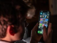 French Lawmakers Approve Ban on Social Media for Under 15s