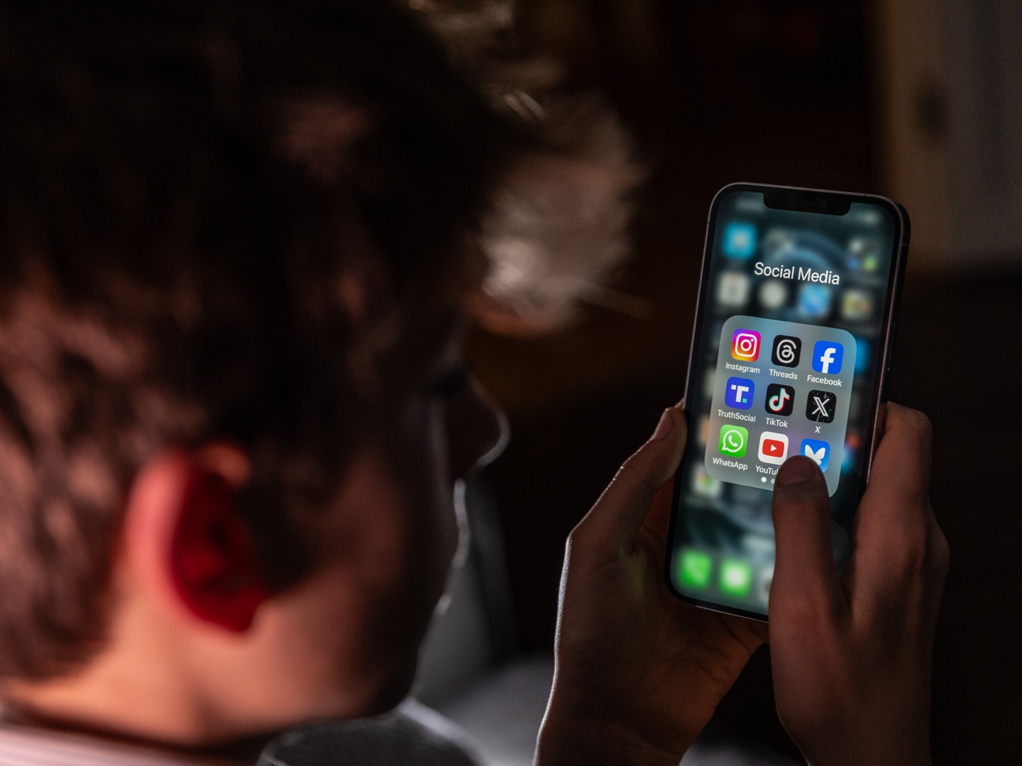 French Lawmakers Approve Ban on Social Media for Under 15s
