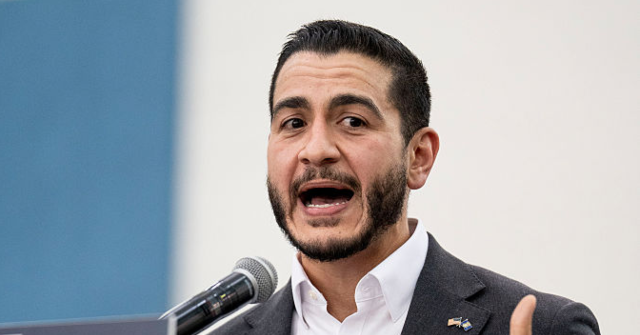 Ο Abdul El-Sayed προτείνει Medicare για Όλους χωρίς ασφάλιστρα, συνδρομές ή εκπτώσεις