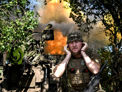 A soldier from the 148th Separate Artillery Zhytomyr Brigade of the Ukrainian Armed Forces