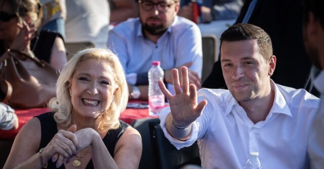 Η Λεπέν και ο βουλευτής Μπαρντέλα έδειξαν αλληλεγγύη πριν την απόφαση για το δικαίωμα συμμετοχής στις εκλογές