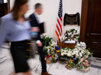 PHOTO — Professor Torched for Placing ‘Congratudolences!’ Cake at Lindsey Graham̵