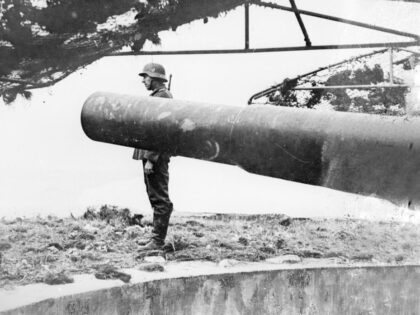 UNSPECIFIED - AUGUST 01: World War II. Atlantic Wall. Cannon, August 1942. (Photo by Rog