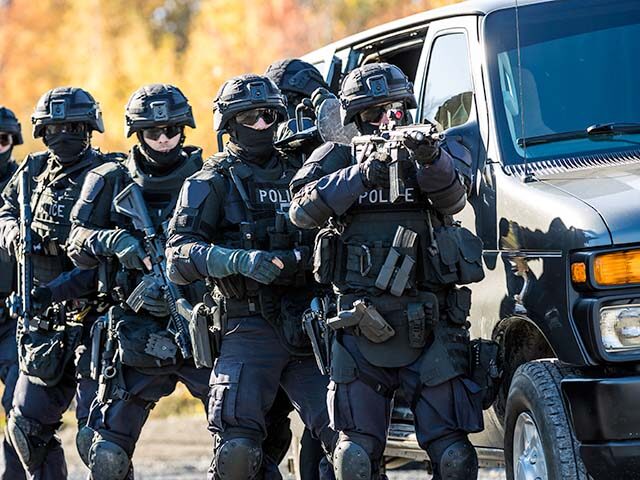 GettyImages925123658 SWAT police