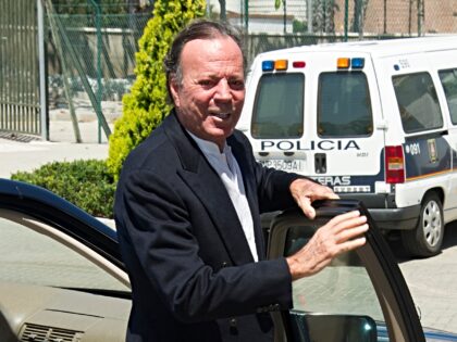 Grammy-Winning Singer Julio Iglesias Sues Spain’s Deputy PM Díaz over Sexual Abuse Allegatio