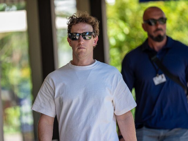 Mark Zuckerberg at Billionaire summer camp (1)