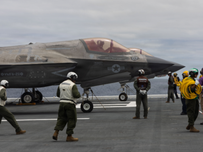 U.S. Navy Sailors assigned to Wasp-class amphibious assault ship USS Makin Island (LHD 8),