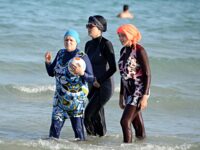Spain: Three Women Expelled from Public Pool for Wearing a Burkini