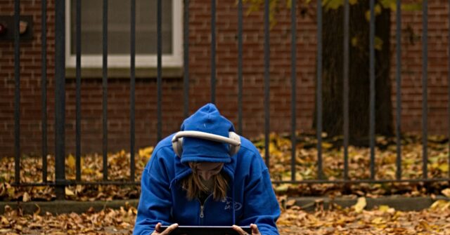 Italy: Florence Launches Center to Fight Youth 'Digital Addiction' with Sports and Group Activities