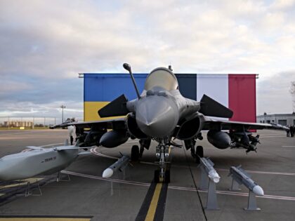 This photograph shows a Rafale jet fighter and a Storm Shadow (Scalp) missile with Ukraine