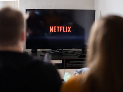 14 September 2021, Hamburg: ILLUSTRATION - A couple sits in front of a television with the