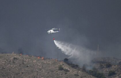 A helicopter dropped water on the wildfire in Almeria province