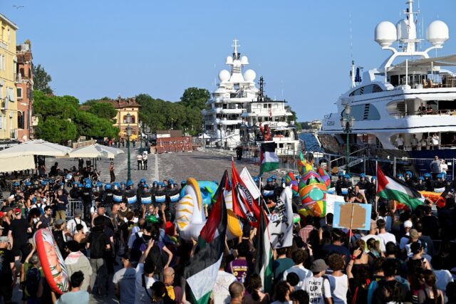 The US ambassador's 117-metre mega-yacht Boardwalk was greeted with protests in Venic