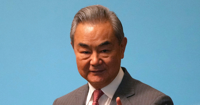 Chinese Foreign Minister Arrives in South Korea for Friendly Talks with Leftist Government