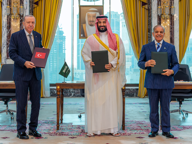 AP26219433507335 From left, Turkish President Recep Tayyip Erdogan, Saudi Crown Prince Mohammed bin Salman