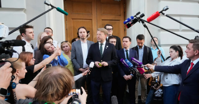 Russia Bans Final Anti-War Party From Contesting Elections, Ruling it Accepted Western Money And Backs 'International LGBT Movement'