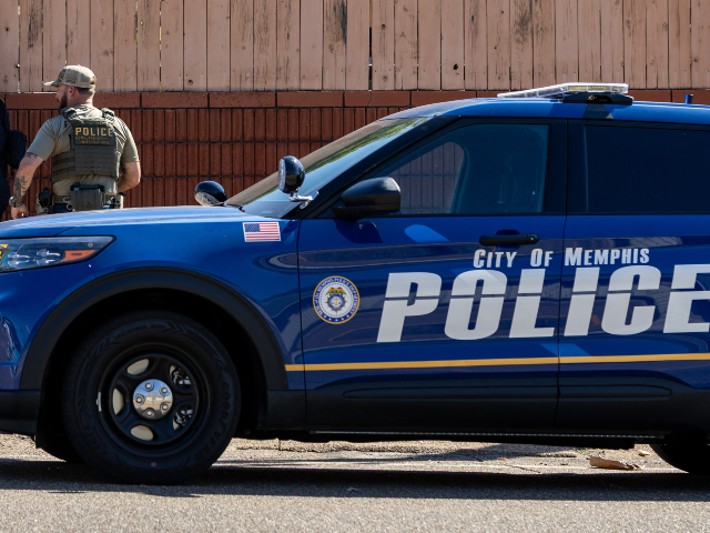 GettyImages-2239251095 An agent with Homeland Security Investigations (R) and Memphis Police respond to the Belle