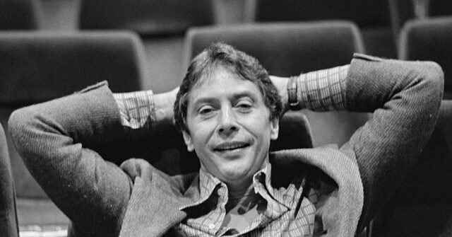 Mark Rydell , Oscar - Nominated Director of On Golden Pond , Dies at 97