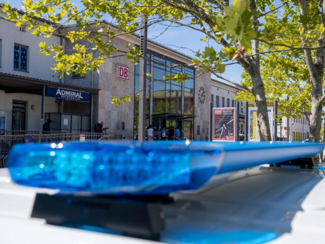 30 August 2026, Bavaria, Rosenheim: A police car with its blue lights flashing can be seen