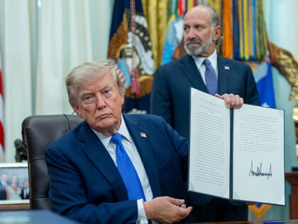 US President Donald Trump, left, and Howard Lutnick, US commerce secretary, during an exec