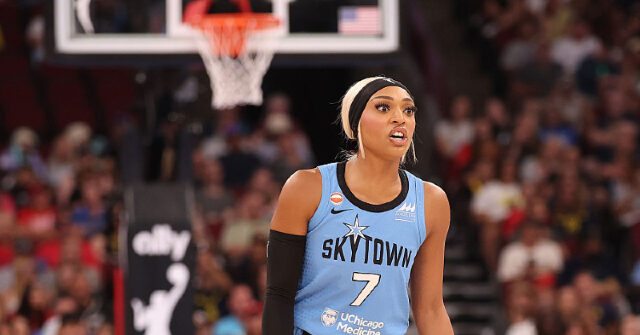 VIDEO: Fans Outraged After DiJonai Carrington Again Strikes Rivals in the Face and Eyes Mere Days After Flagrant Foul on Sophie Cunningham