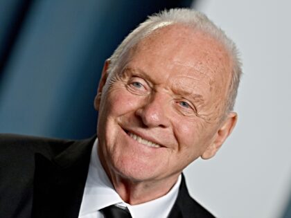 BEVERLY HILLS, CALIFORNIA - MARCH 27: Anthony Hopkins attends the 2022 Vanity Fair Oscar P