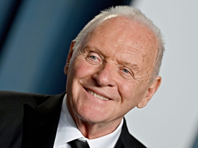 BEVERLY HILLS, CALIFORNIA - MARCH 27: Anthony Hopkins attends the 2022 Vanity Fair Oscar P