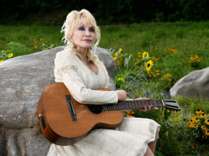 DOLLY PARTON'S MOUNTAIN MAGIC CHRISTMAS -- Pictured: Dolly Parton as herself -- (Phot