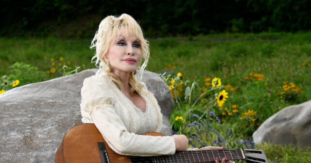 Trump Directs U.S. Flag Be Lowered in Honor of Dolly Parton: 'Has Never Been Anyone Like Her'