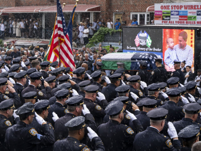 Trump Touts Death Penalty for Cop Killers as Officer Deaths Hit 80-Year Low
