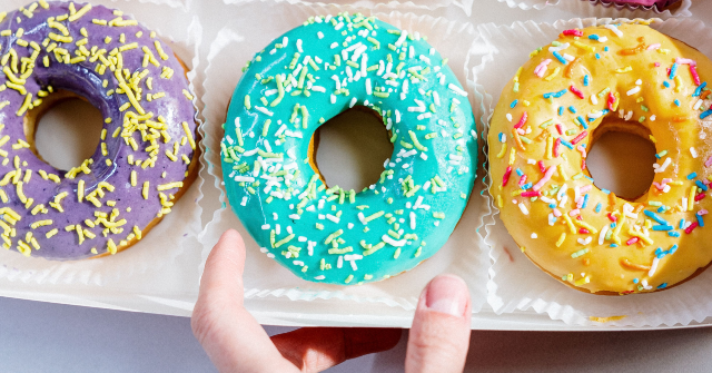 WATCH — Arizona Neighbors Boost Struggling Donut Shop's Business: ‘God Is Good'