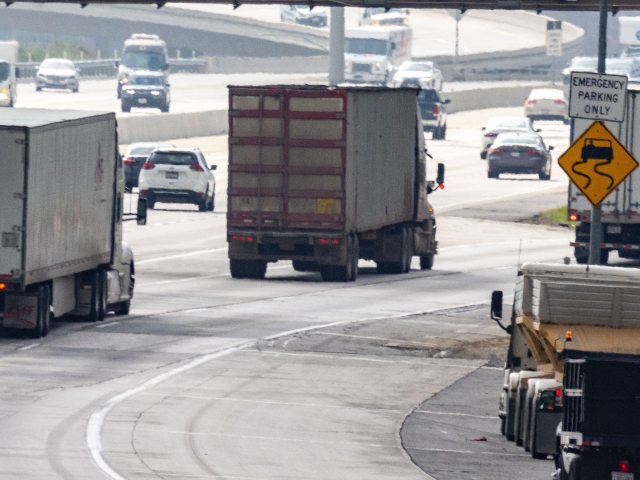 WATCH — New York: Trucker’s Big Rig Smashes into Highway Overpass and Tips Over