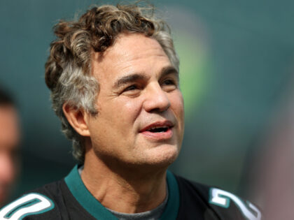 PHILADELPHIA, PENNSYLVANIA - SEPTEMBER 21: Actor Mark Ruffalo looks on before the game bet