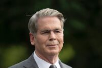 US warns allies, China to back economic war on Iran