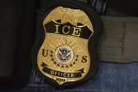 Το ICE διαφωνεί με την αναφορά του AP σχετικά με την πολιτική δημοσίευσης υλικού από κάμερα που φοριέται στο σώμα