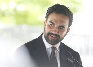 Grocers sue over NYC Mayor Mamdani's city-owned grocery store plan