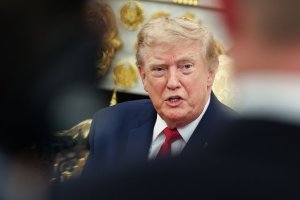 Trumps threatens to bomb Oman if it 'gets in the way'