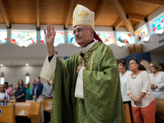 AP23320121260328 Rev. Silvio Baez, auxiliary bishop of Managua, Nicaragua, waves to parishioners as he ente