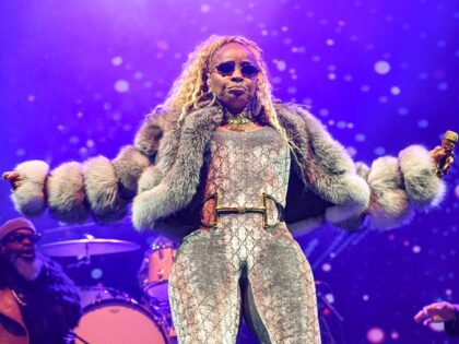 Mary J. Blige performs onstage during ONE Musicfest 2025 at Piedmont Park on October 25, 2