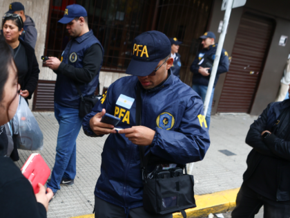Members of the Argentine Federal Police and agents of the National Directorate of Migratio