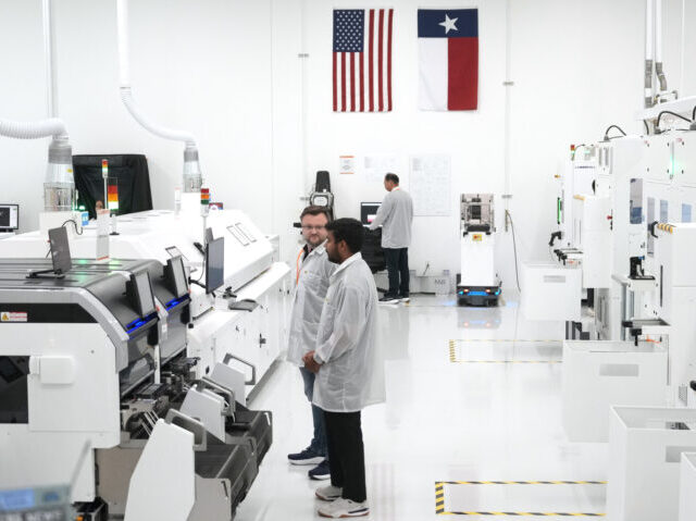 AppleFacility The learning lab at Apple's Advanced Manufacturing Center is shown in Houston Thursda