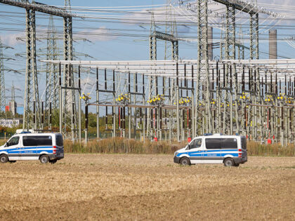 08 September 2026, North Rhine-Westphalia, Eschweiler: Police vehicles are parked in front