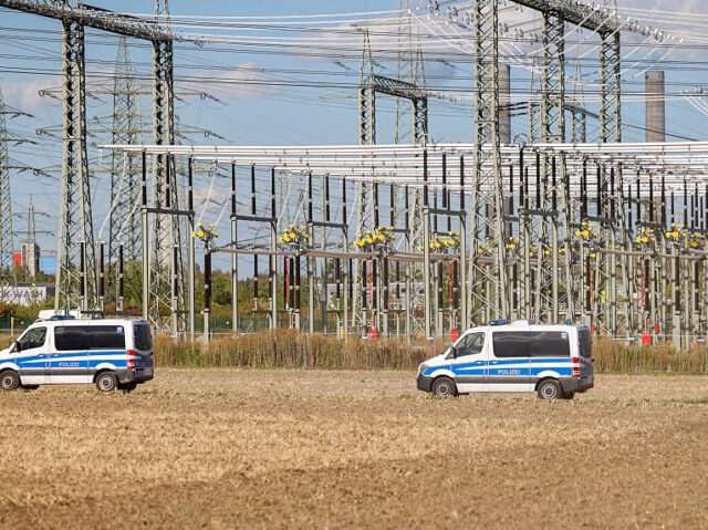 08 September 2026, North Rhine-Westphalia, Eschweiler: Police vehicles are parked in front