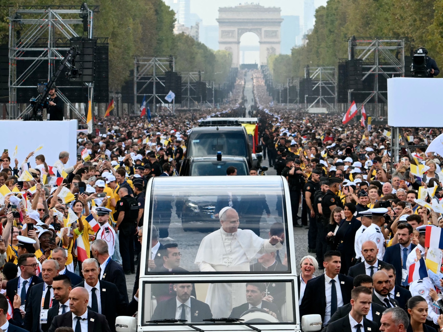 Pope Leo Holds Mass with 800,000 People in Paris at Site of French Revolution Guillotine Terror Beheadings