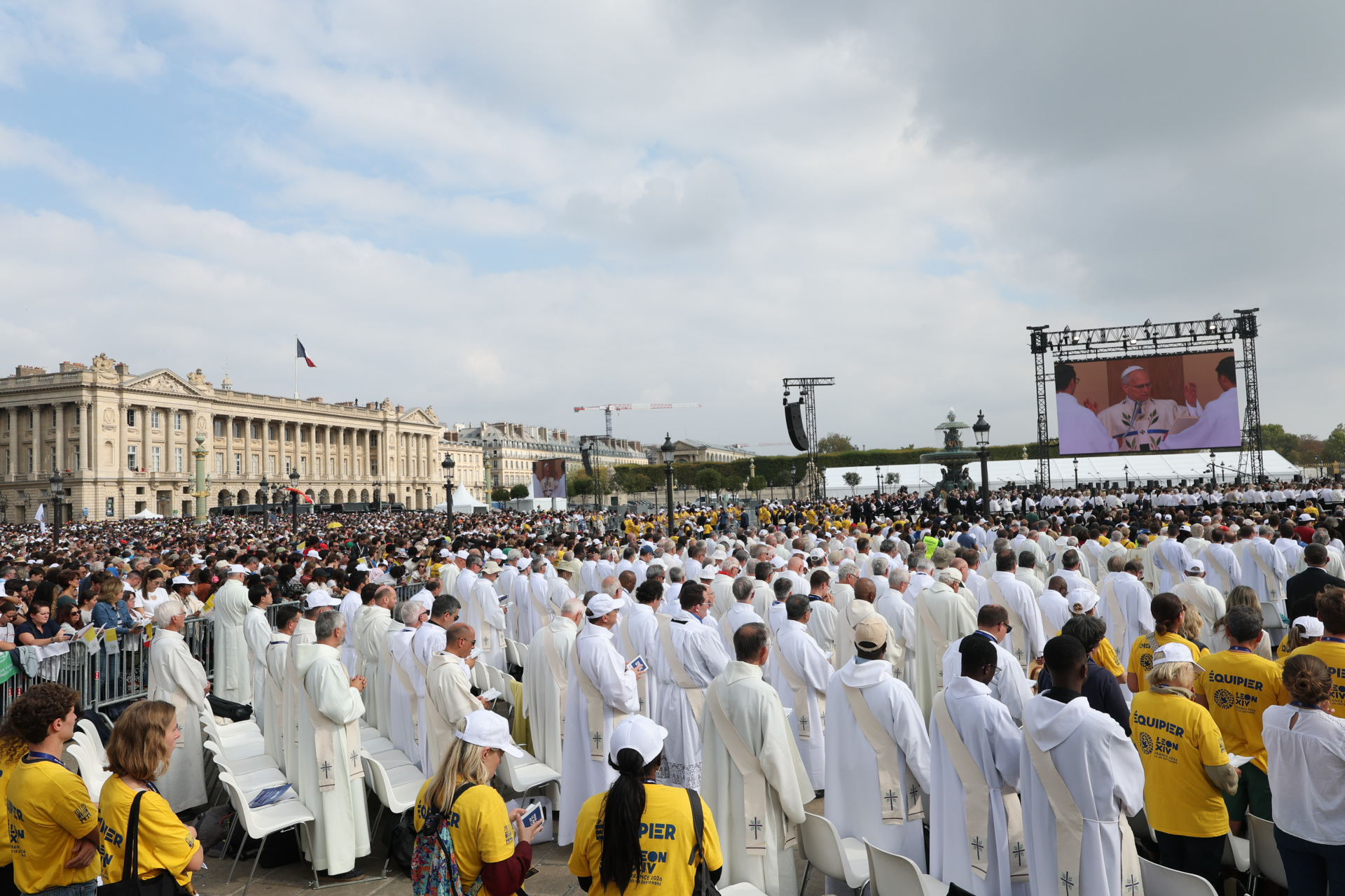 General view during the Pope's solemn outdoor mass at Place de la Concorde, on September 26, 2026 in Paris, France. Pope Leo XIV is making his first official visit to France from September 25-28 with stops in Paris, Lourdes, and Metz. While in Paris, the pontiff's agenda includes a meeting with French President Emmanuel Macron, a prayer service at Notre-Dame Cathedral, and an open-air mass along the Champs-Élysées, among other engagements. The trip marks the first papal visit to the European country since Benedict XVI visited in 2008. (Photo by Stephane Cardinale - Corbis/Corbis via Getty Images)